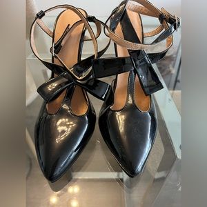Black Patent Bow w ankle strap custom heels. Never worn. 8.5